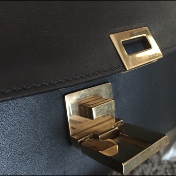 🚫SOLD🚫 Celine Small trapeze Strap Black Burgundy - Picture 6 of 8